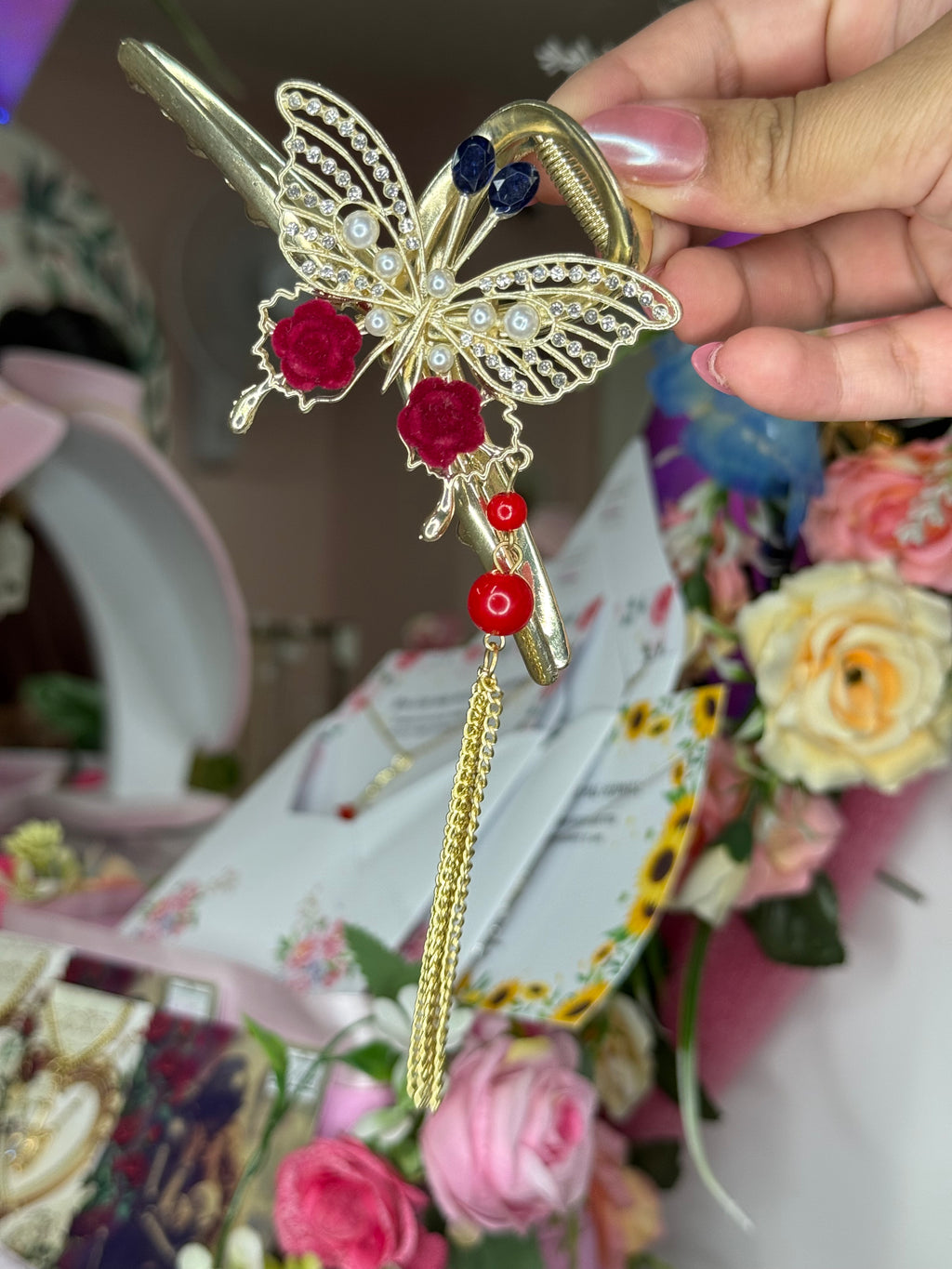 Broche metálico mariposa