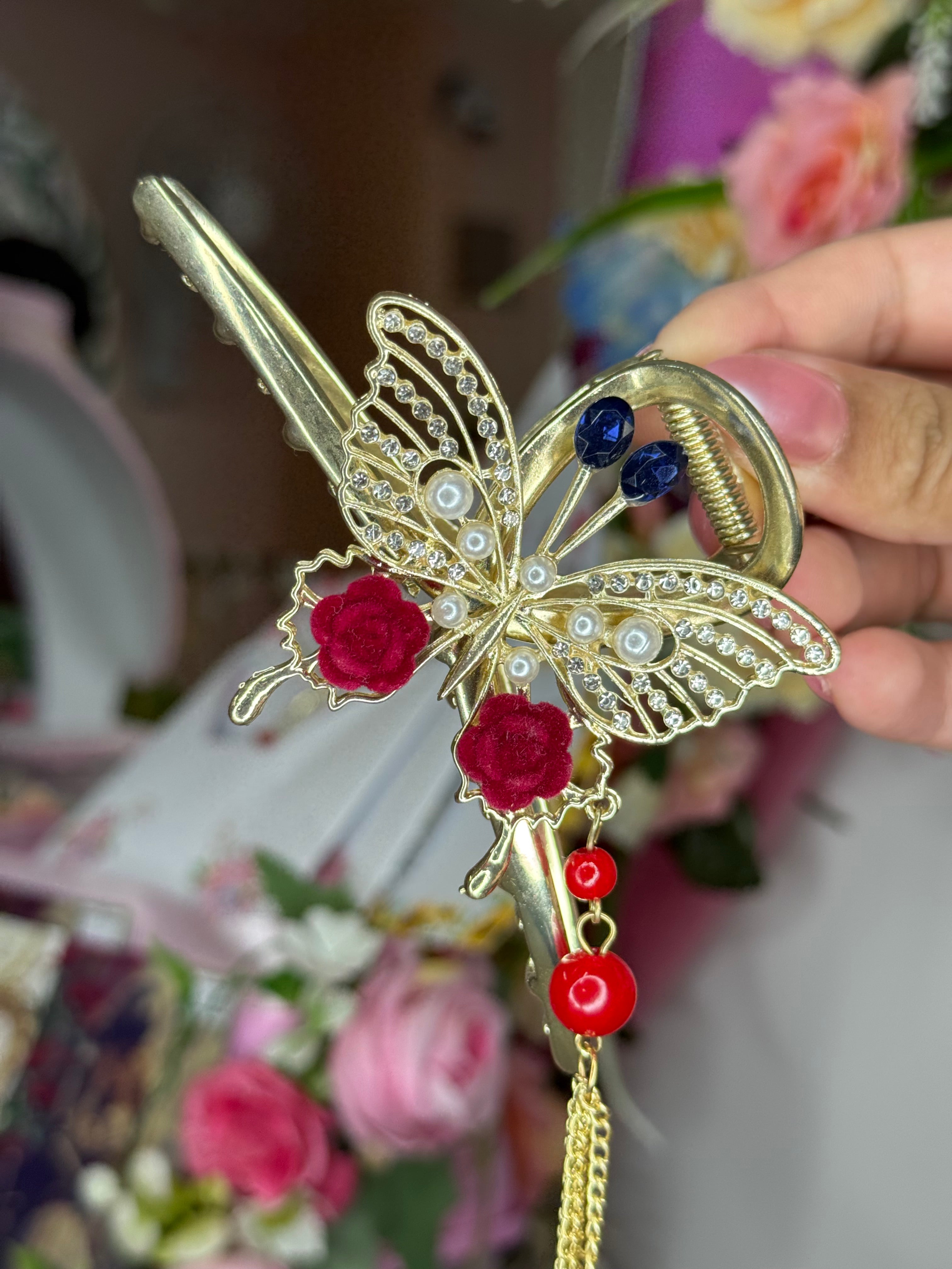 Broche metálico mariposa