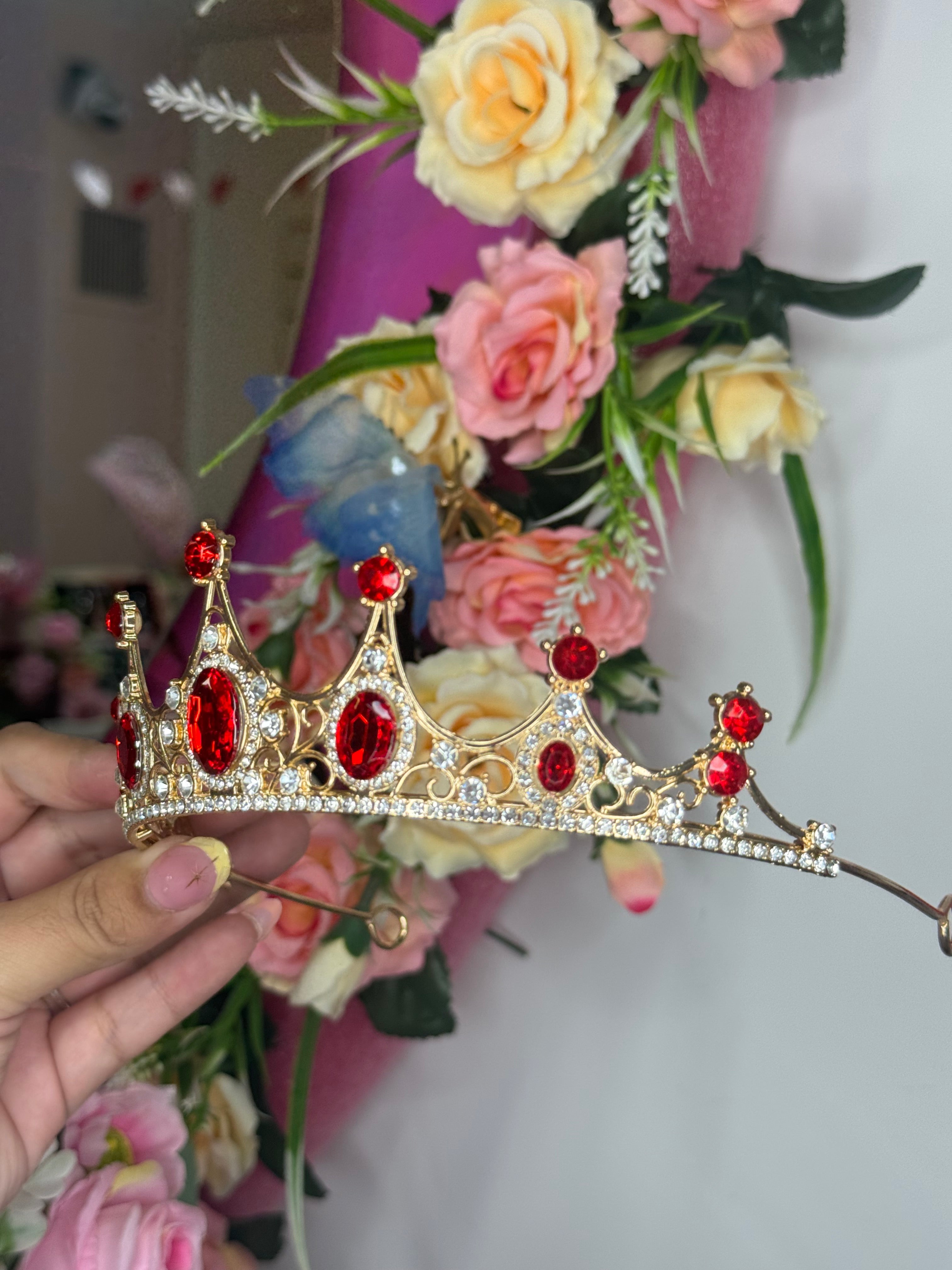 Corona roja dorado