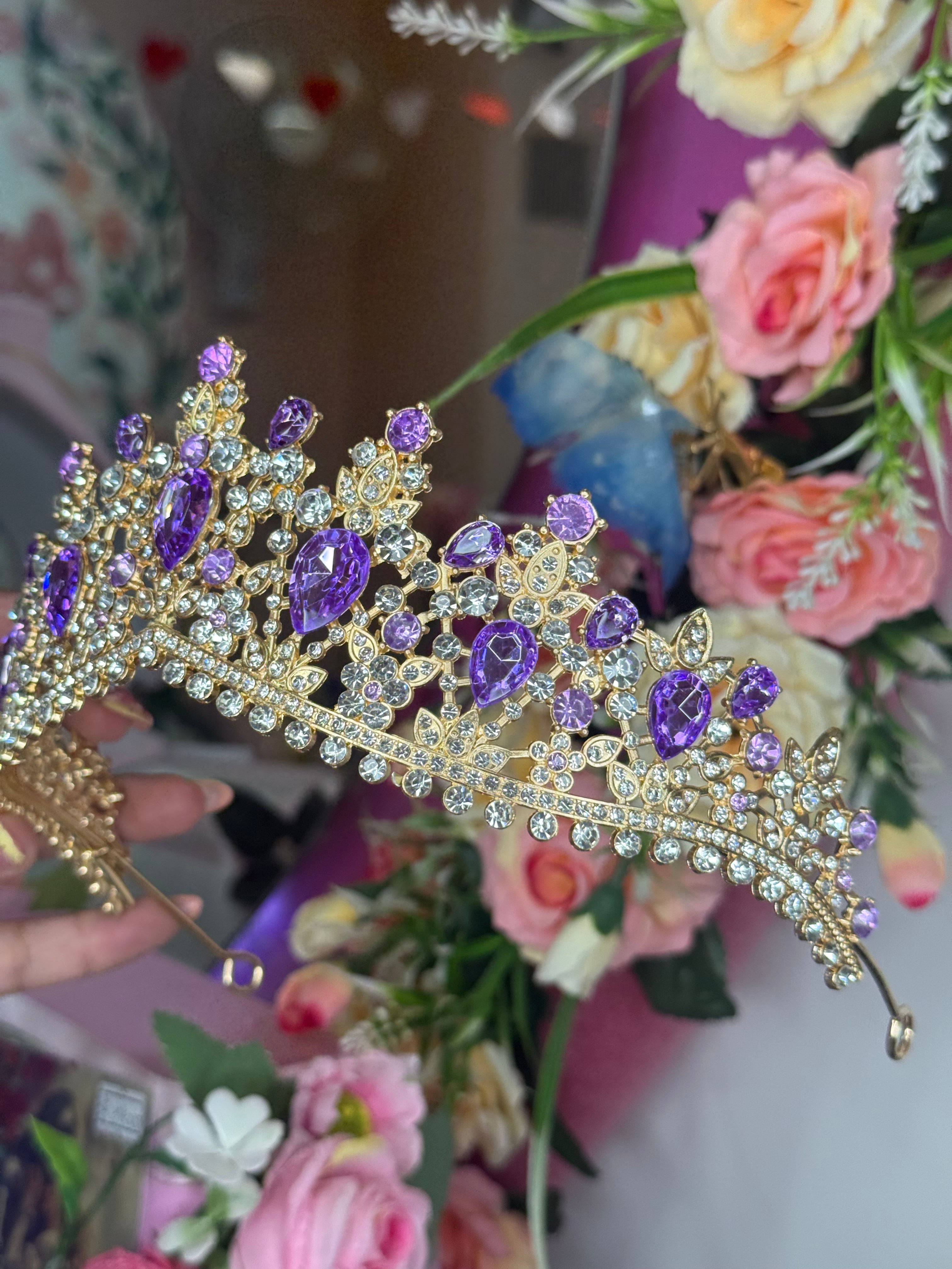Corona violeta dorado