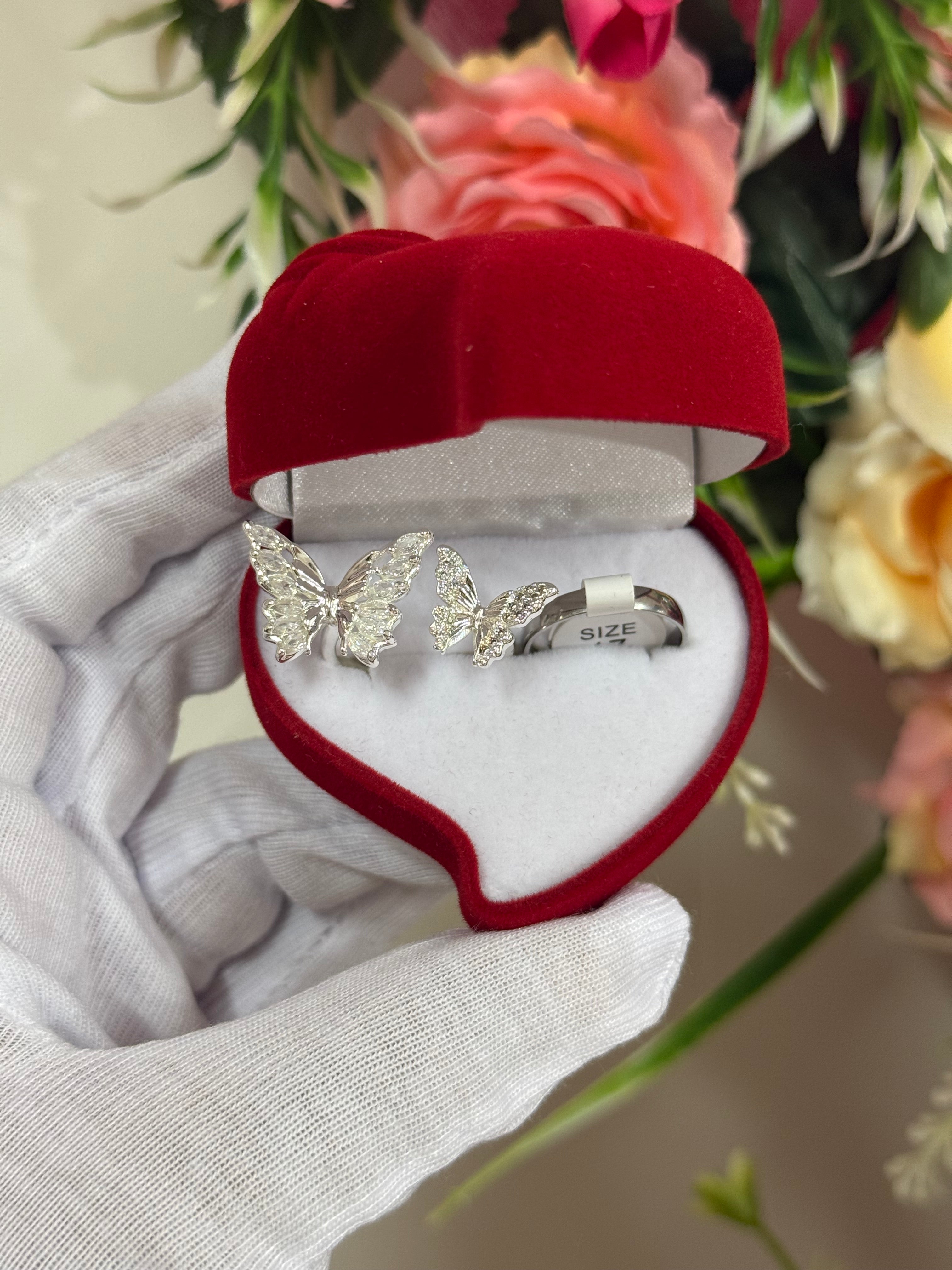 Anillo mariposa regulable desde el talle 17 al 20